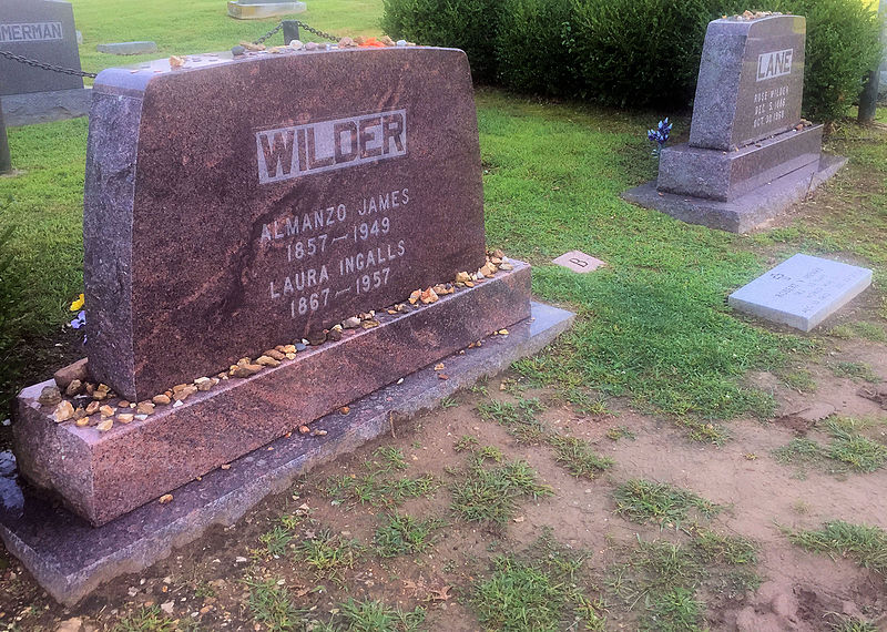 Almanzo_and_Laura_Wilder_gravesite_Mansfield_MO.jpg