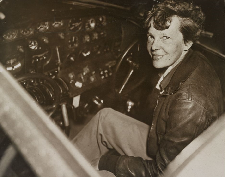 Amelia_earhart_1937-1.jpg