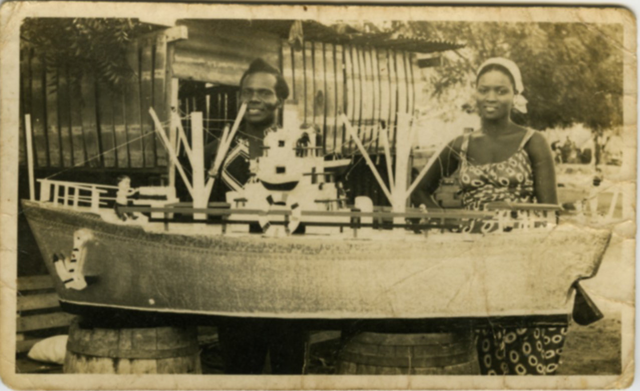 Ataa_Oko_his_third_wife_with_a_battleship_coffin_about_1960.jpg