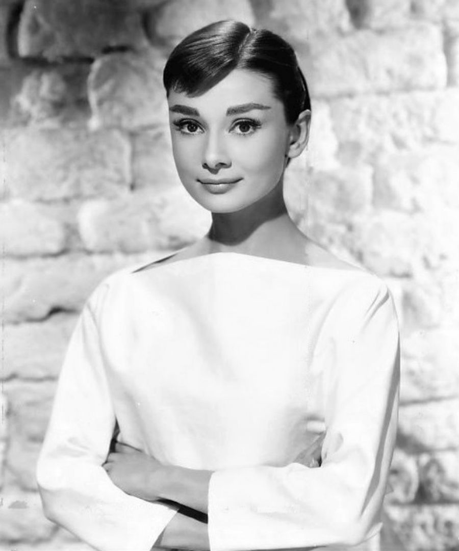 Audrey_Hepburn_1956-1.jpg