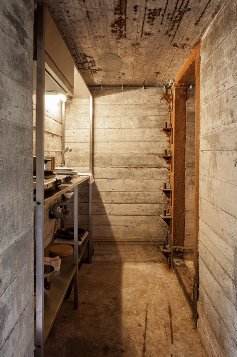 B-ILD-Nieuwe-Hollandes-Waterlinie-bunker-Tim-van-der-Velde_dezeen_468_2.jpg