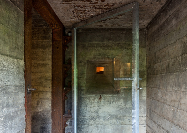 B-ILD-Nieuwe-Hollandes-Waterlinie-bunker-Tim-van-der-Velde_dezeen_784_0.jpg