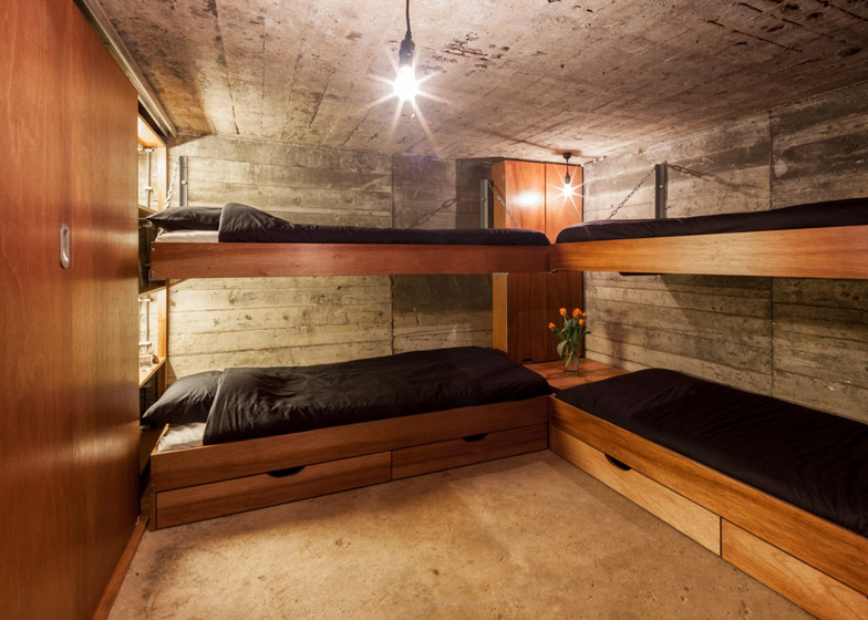 B-ILD-Nieuwe-Hollandes-Waterlinie-bunker-Tim-van-der-Velde_dezeen_784_1.jpg