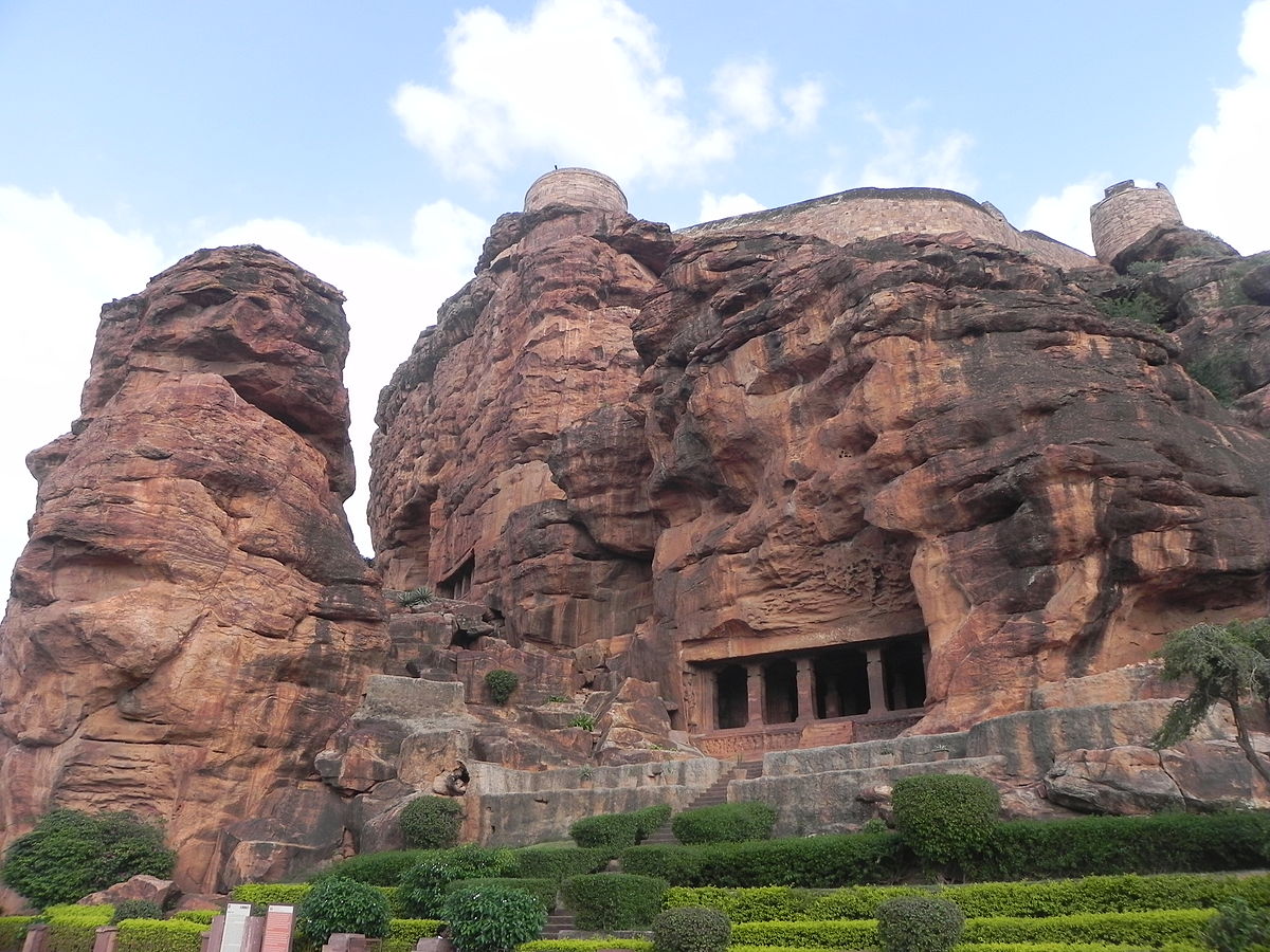 Badami_Cave_Temples_1.jpg