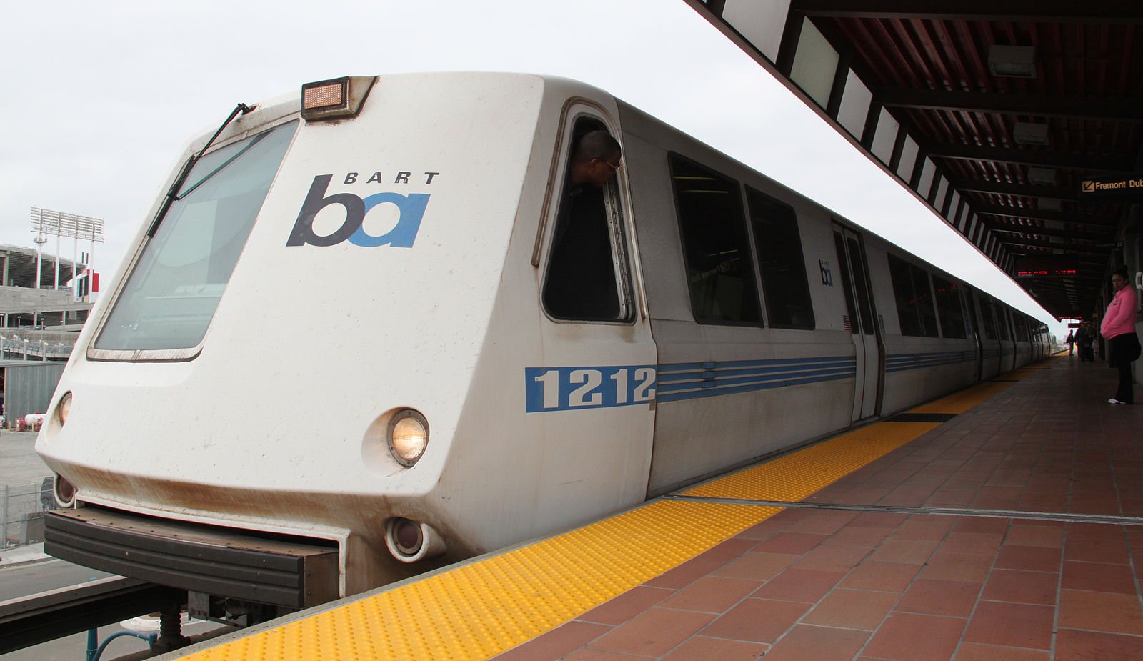 Bart_A_car_Oakland_Coliseum_Station.jpg