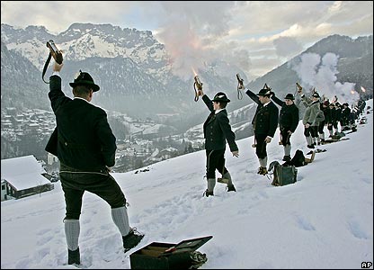 Bavarian-Mortars-http-johngushue.typepad.comblog200712beats-the-firew.html.jpg