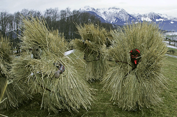 Bavarian-Straw-Devils-funlays.net_.gif