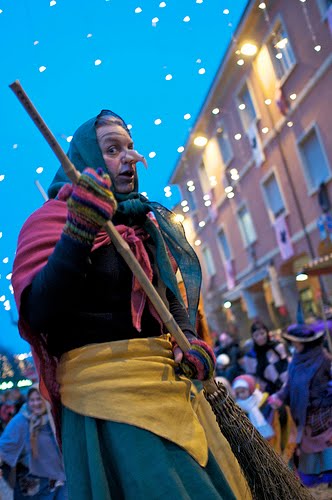 Befanahttp-cariferraro.com20091216la-befana-the-italian-christmas-witch.jpg