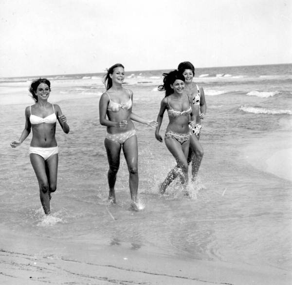 Bikini_models_running_on_the_beach-_Pensacola_Florida.jpg