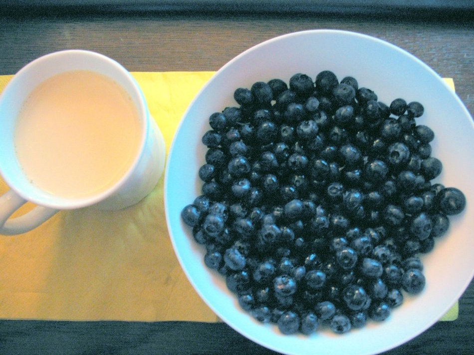 Blueberries_soy_milk.jpg