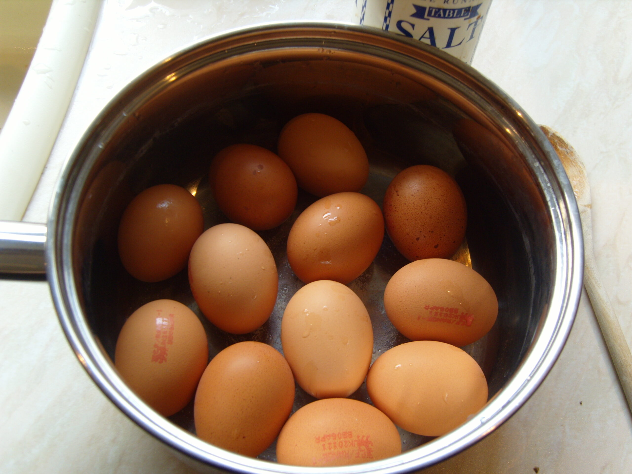 Boiled_eggs_in_saucepan_by_Sarah_McCulloch.jpg