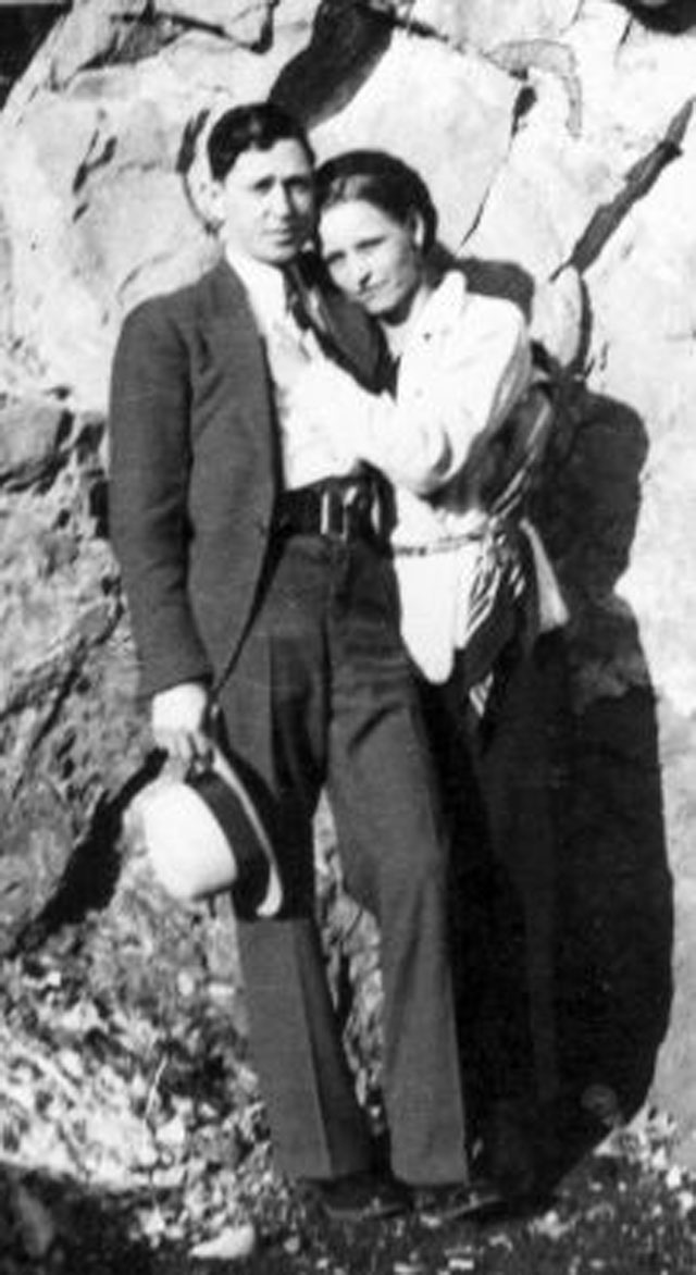 Bonnie-and-Clyde-in-the-1930s-10.jpg