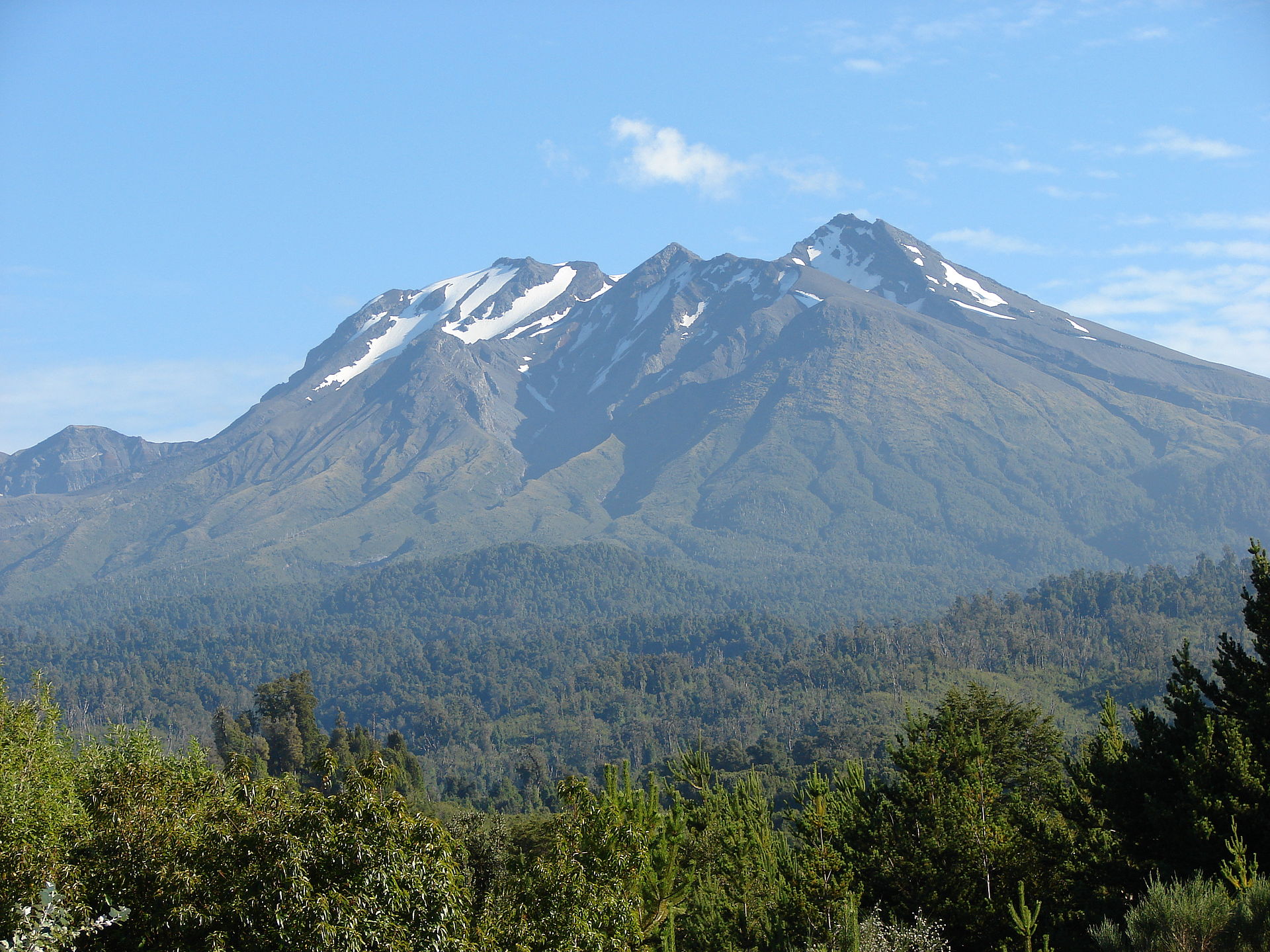 Calbuco_11_Feb_2010_zoomed_in-1.jpg