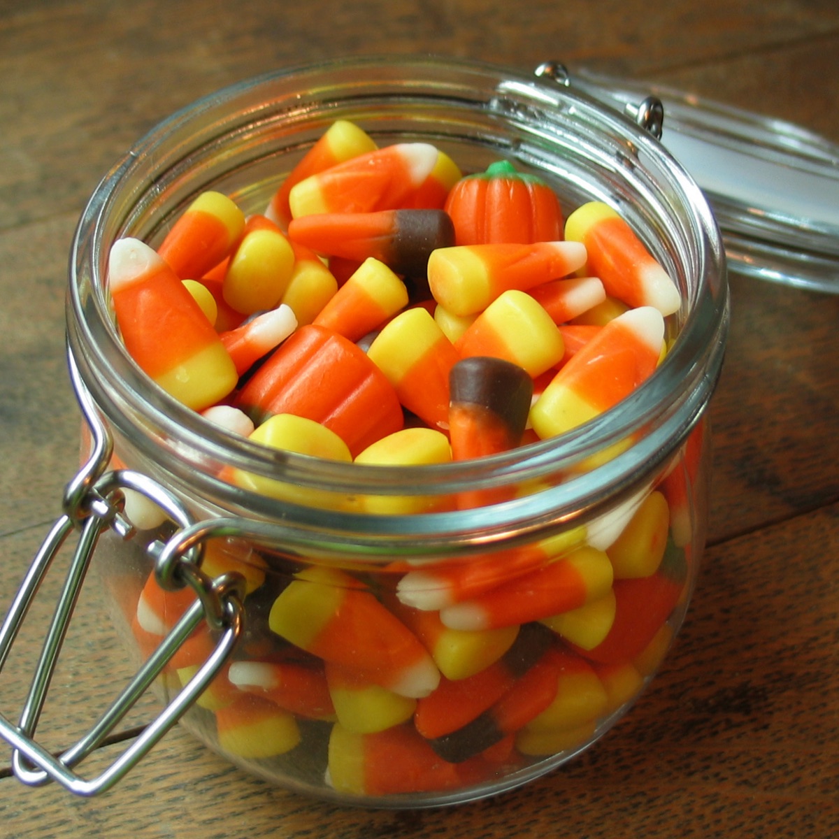 Candy_corn_in_a_jar.jpg