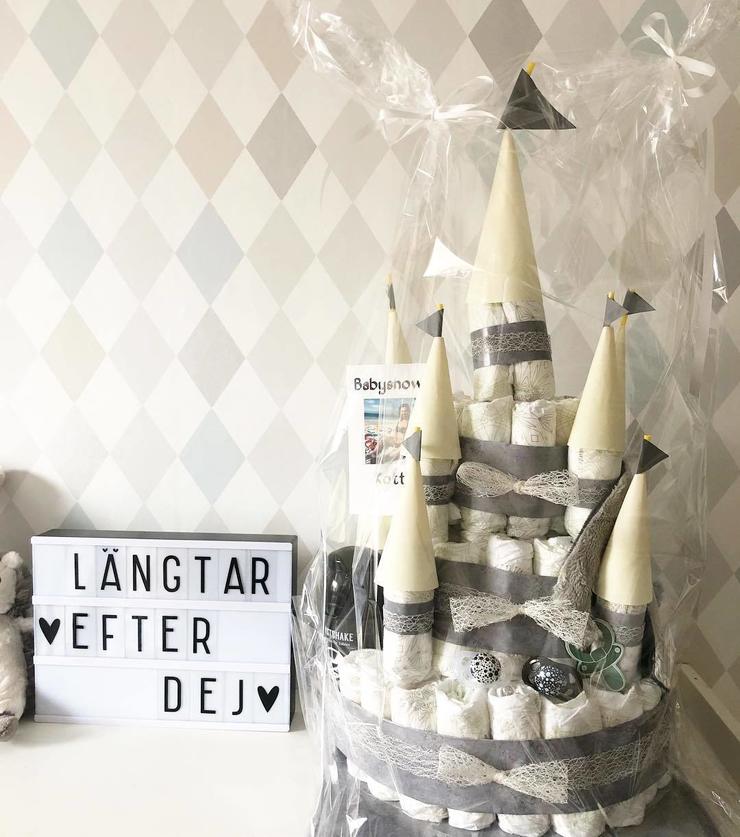 Castle-Diaper-Cake.jpg