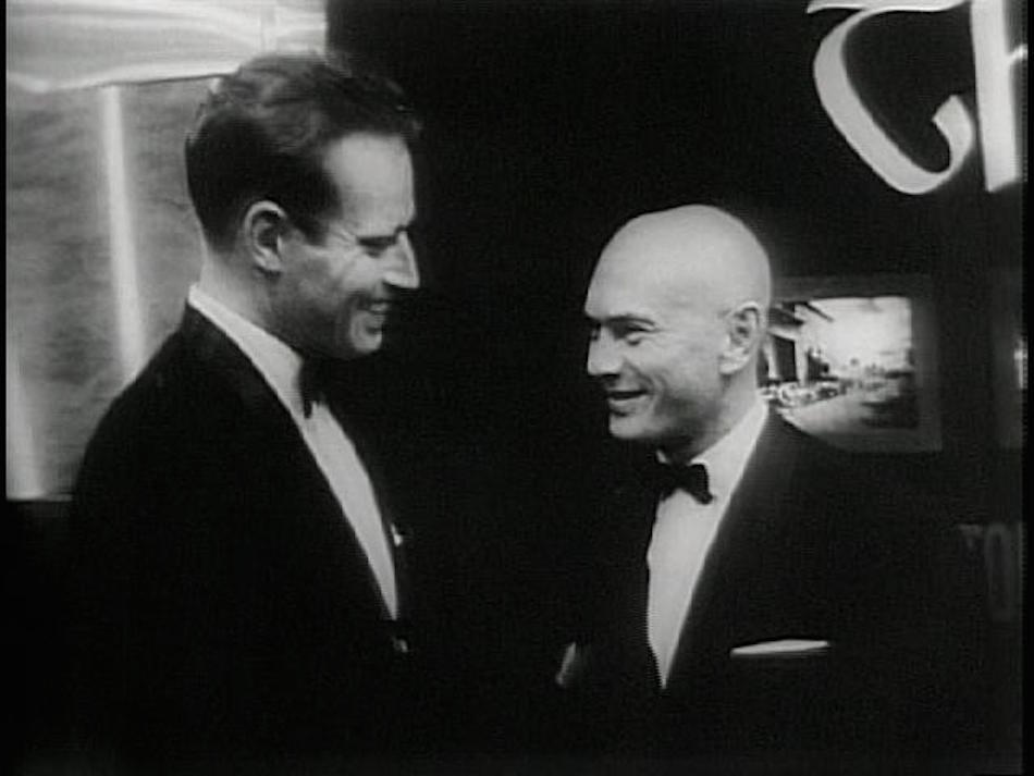 Charlton_Heston_and_Yul_Brynner_at_the_New_York_premiere_of_The_Ten_Commandments1.jpg