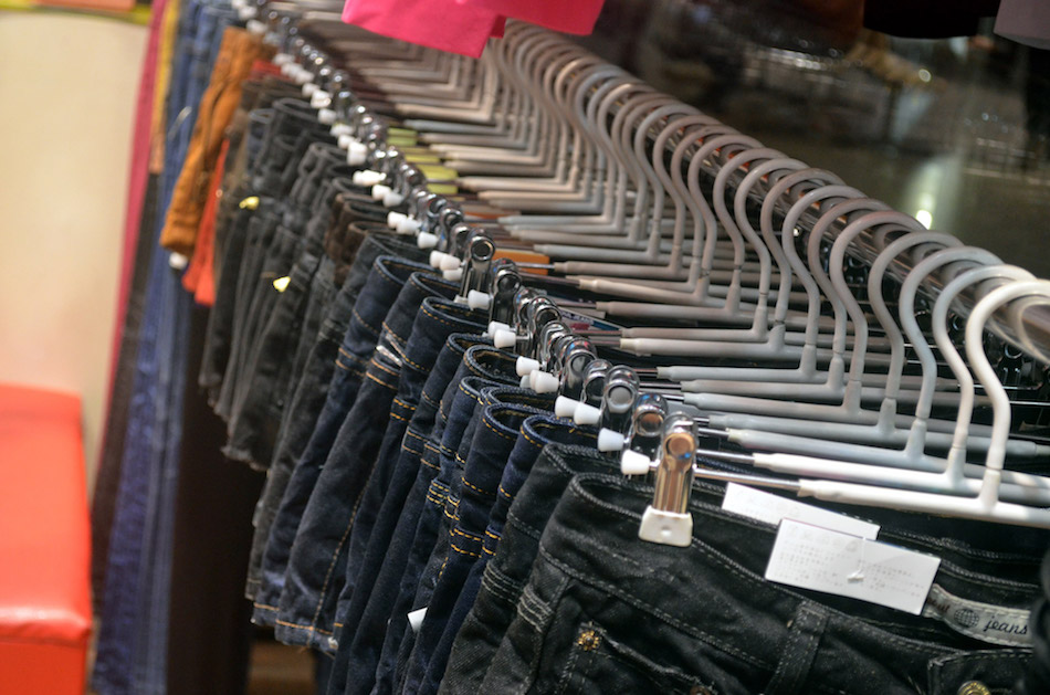 Clothing_Rack_of_Jeans.jpg