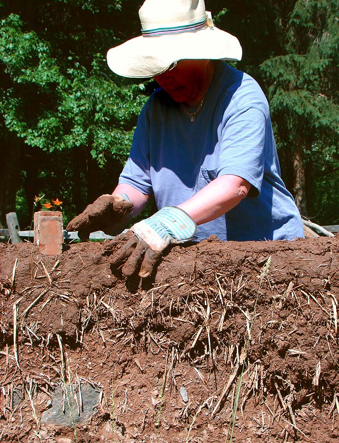 Cob_wall_mud_construction.jpg