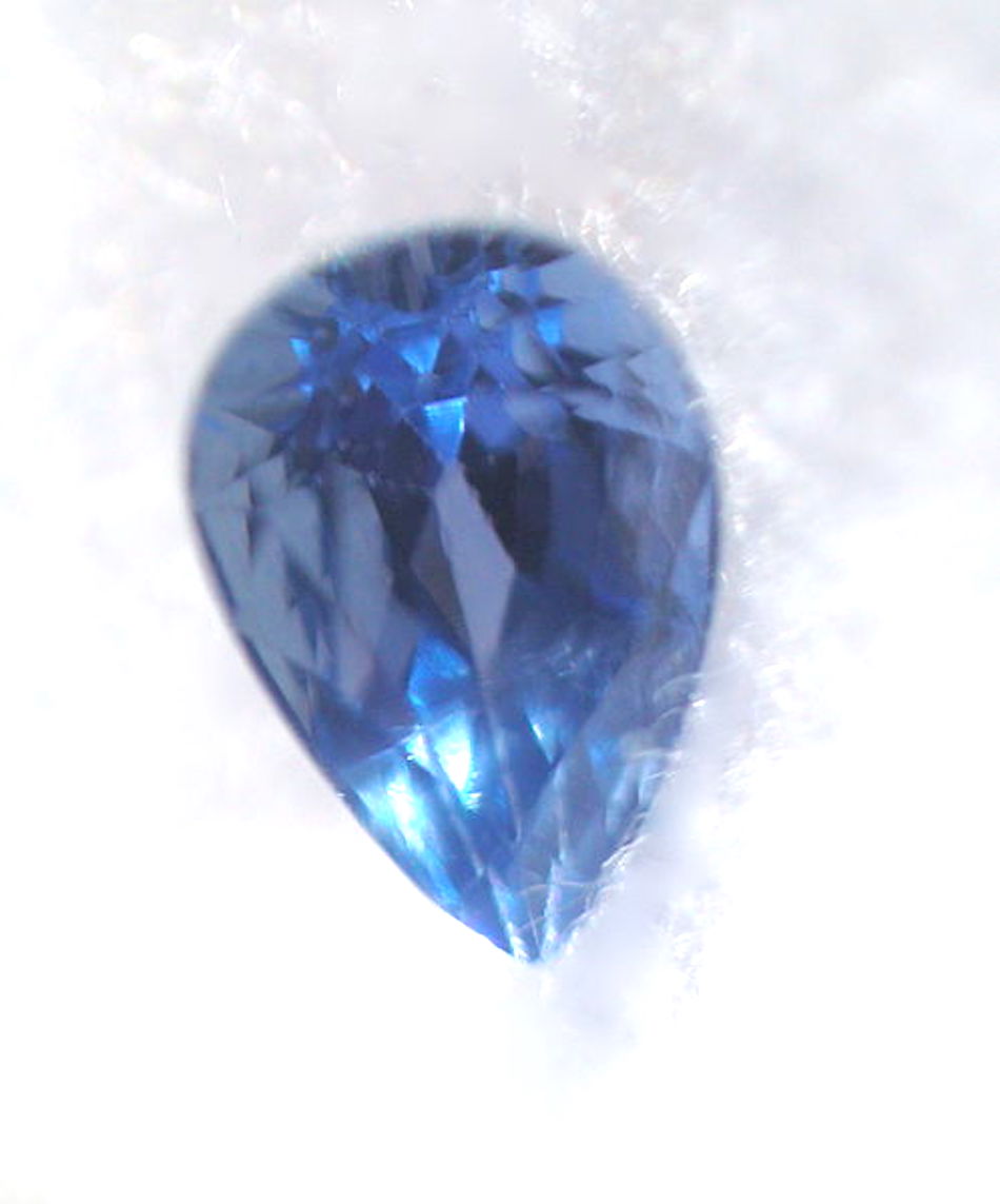 Cornflower_blue_Yogo_sapphire.jpg