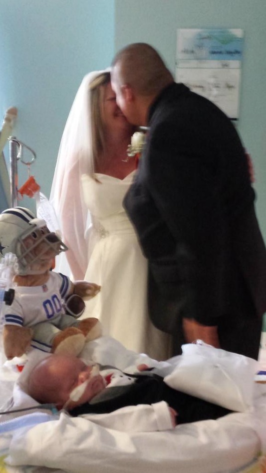 Couple-weds-in-NICU-6.jpg