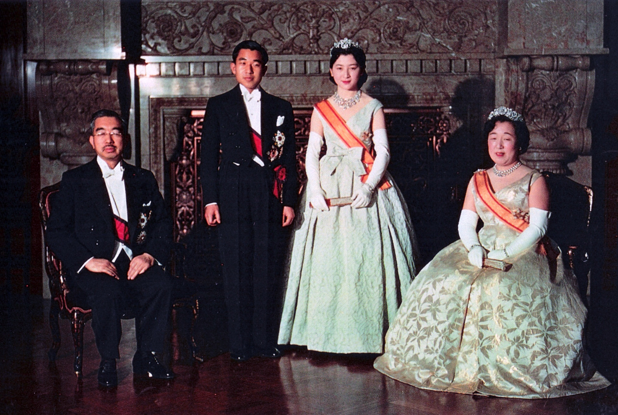 Crown_Prince__Princess__Emperor_Showa__Empress_Kojun_wedding_1959-4.jpg