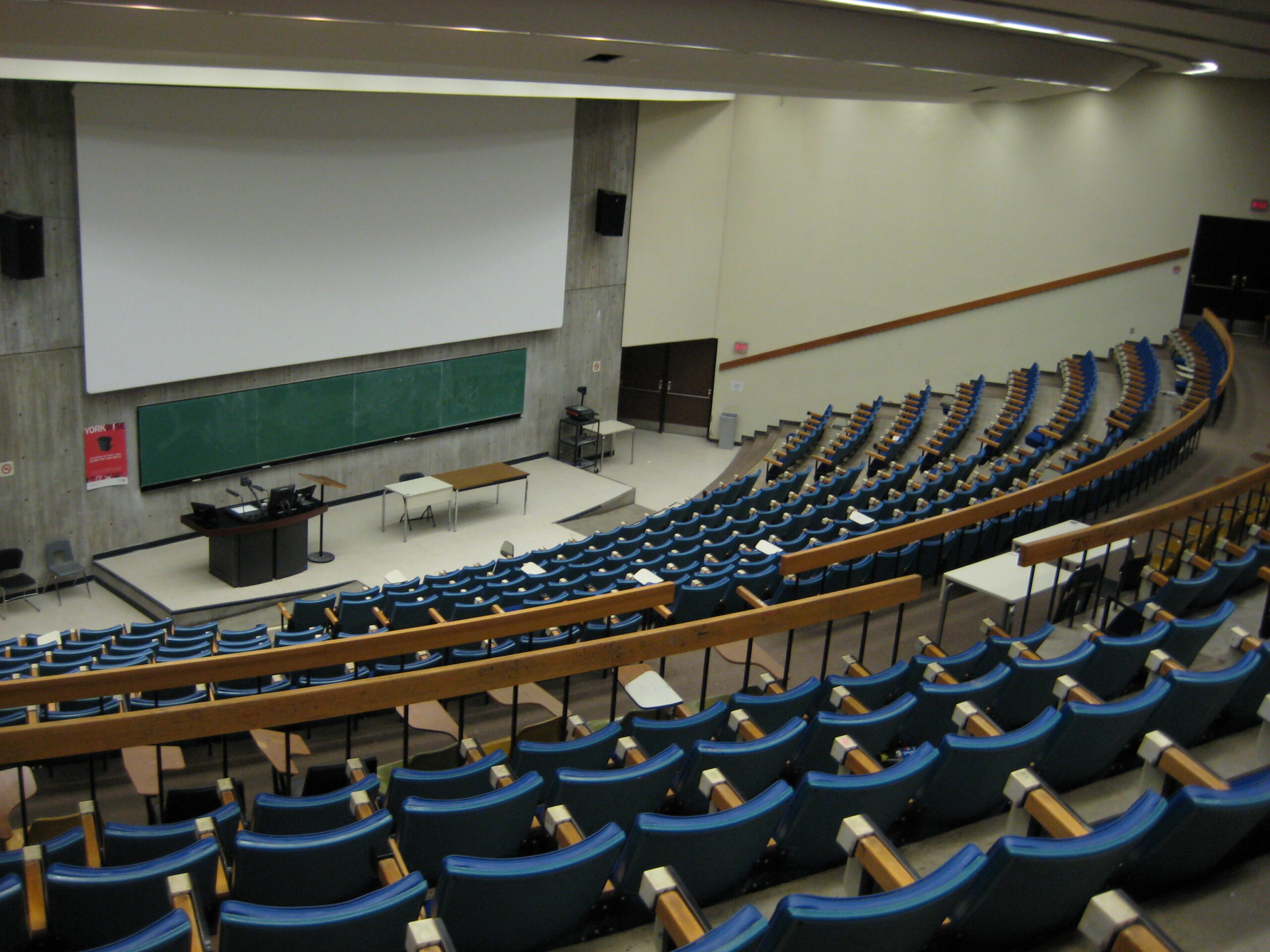 Curtis_Lecture_Halls_interior_view3_empty_class.jpg