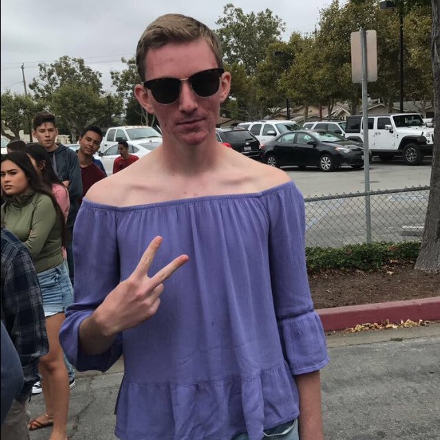 DHSNcwKU0AAbnDS.jpg