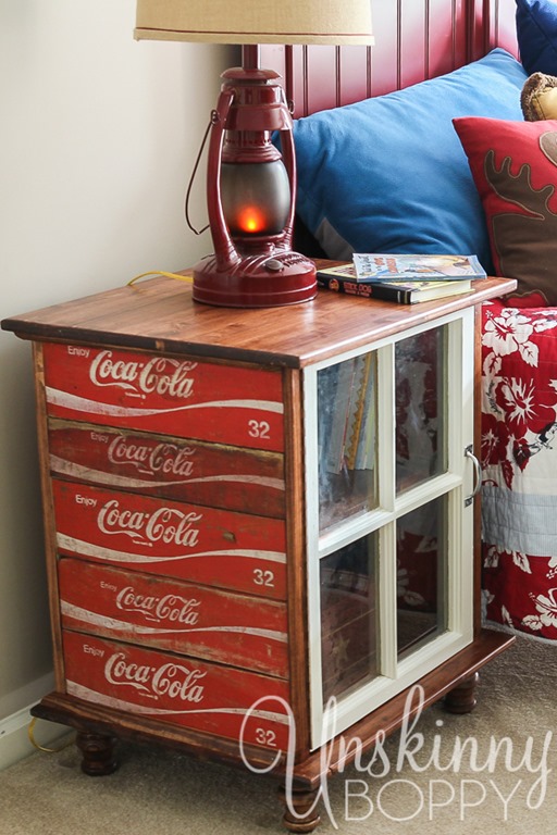 DIY-night-stands-made-from-old-Coca-Cola-crates-6.jpg