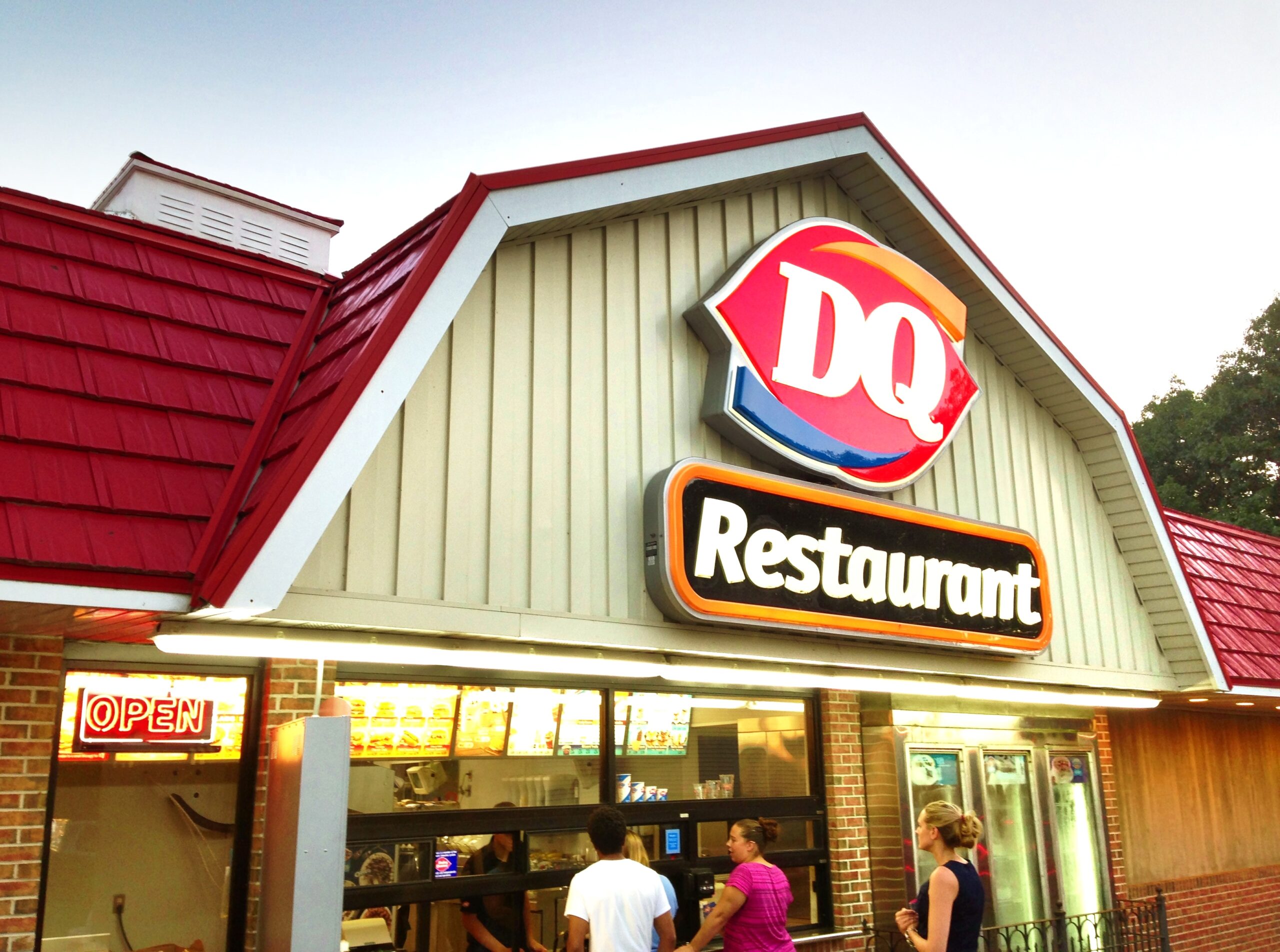 Dairy_Queen_Restaurant_CT_USA_July_2013.jpeg