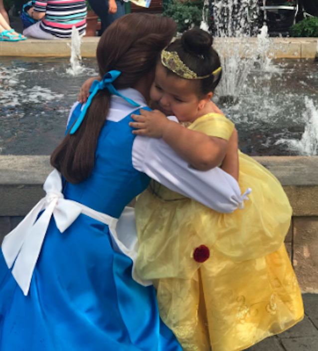 Daisy-meets-belle-in-disney-4.jpg