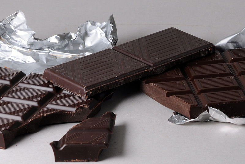 Dark_chocolate_bar-1.jpg