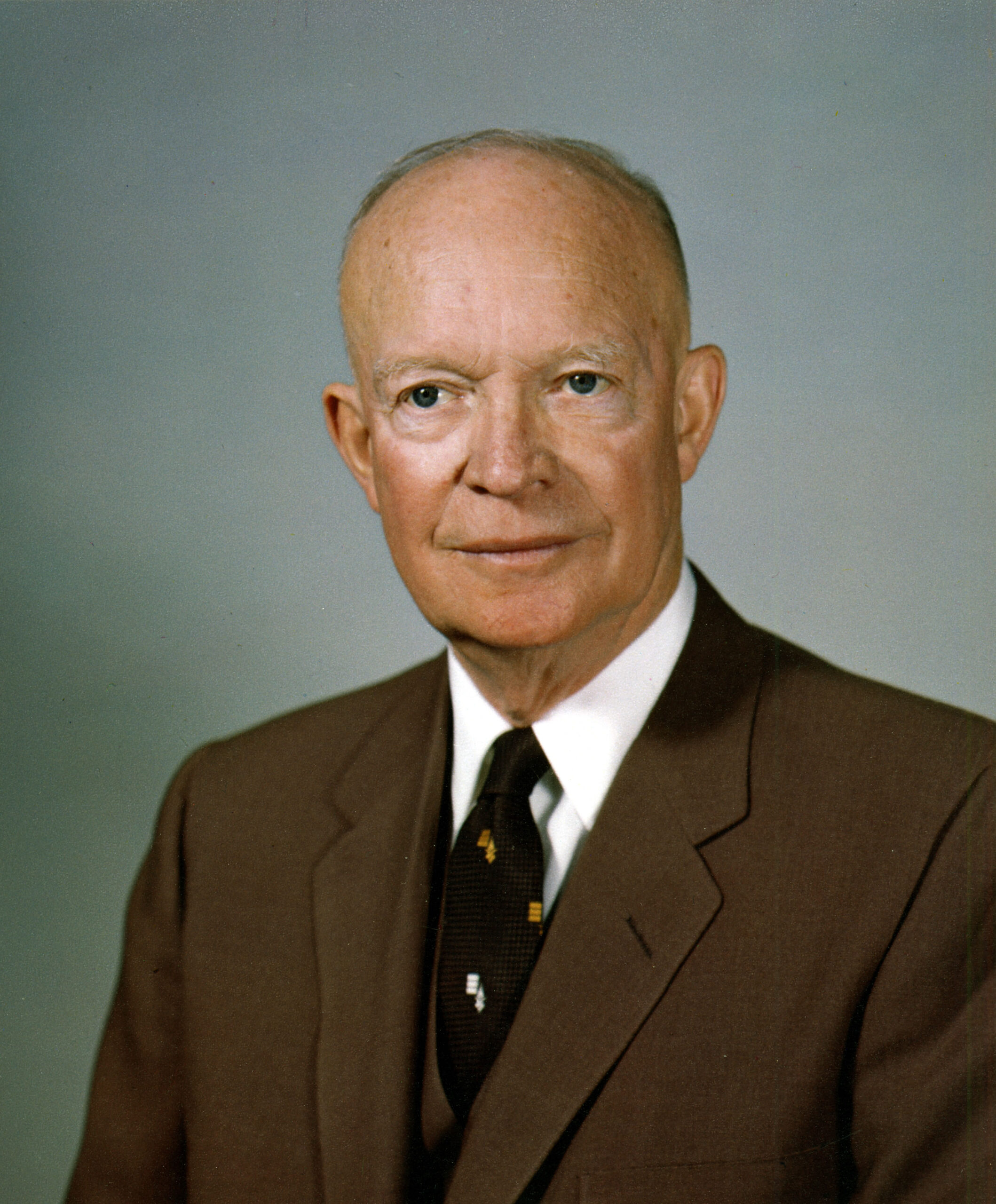Dwight_D._Eisenhower_White_House_photo_portrait_February_1959.jpg