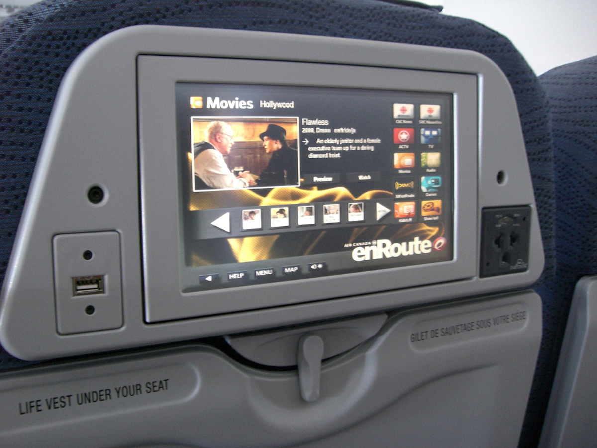 Entretenimiento_a_bordo_de_Air_Canada.jpg