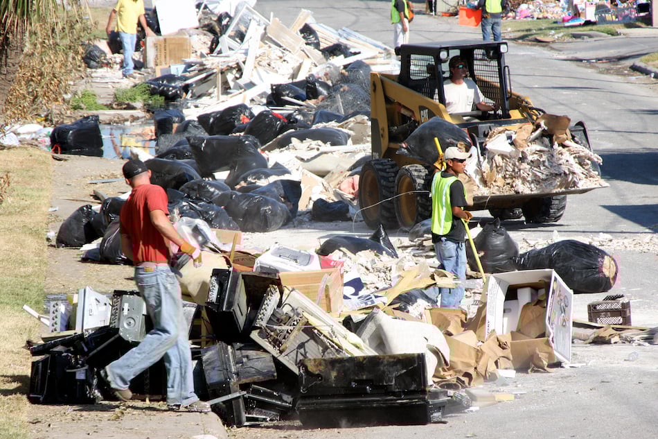 FEMA_-_39032_-_Cleanup_after_Hurricane_Ike_in_Galveston_Texas.jpg