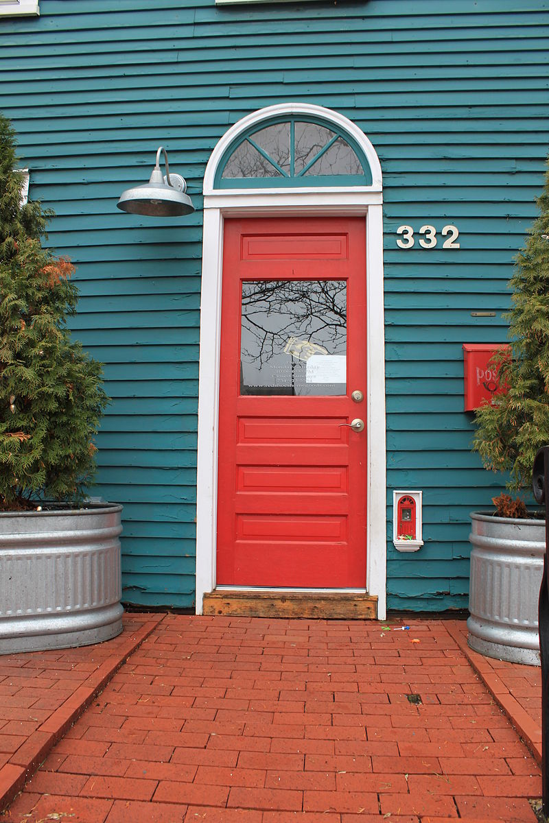 Fairy_door_at_Red_Shoes_Ann_Arbor_Michigan1.jpg