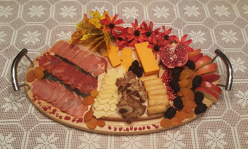 Fall-Charcuterie-Board-_-Desiree-O-_-LittleThings-_-12.jpg