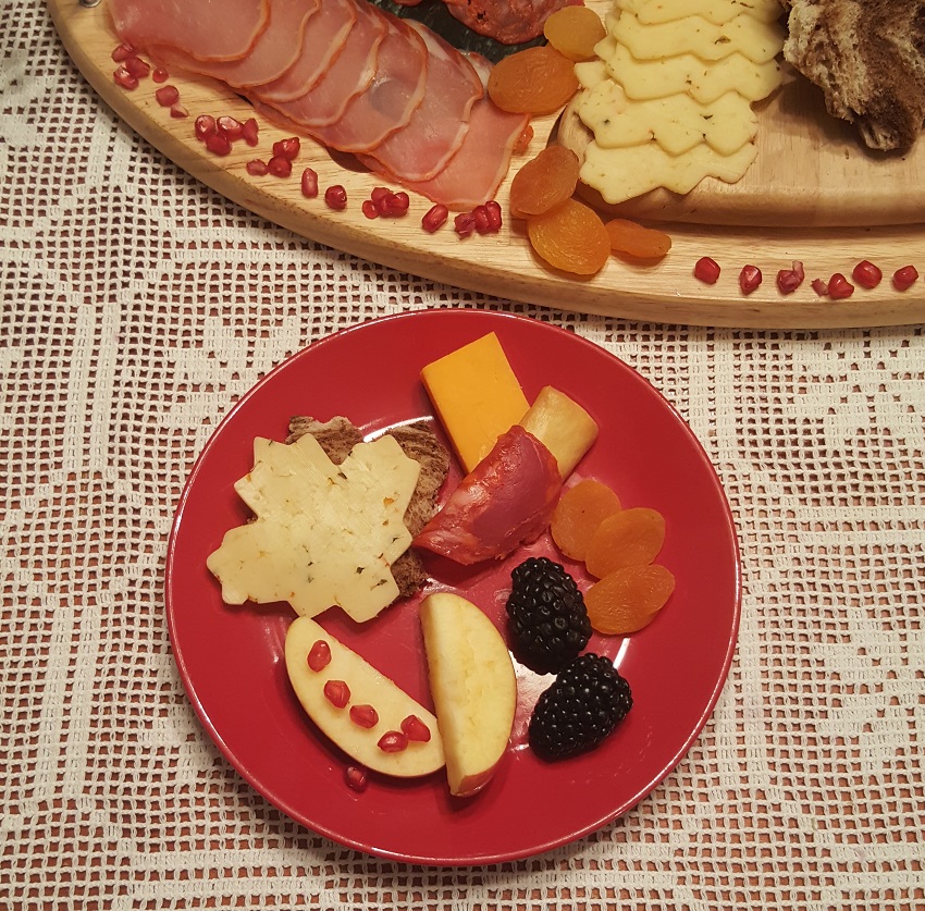 Fall-Charcuterie-Board-_-Desiree-O-_-LittleThings-_-13.jpg