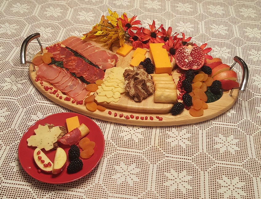 Fall-Charcuterie-Board-_-Desiree-O-_-LittleThings-_-14.jpg