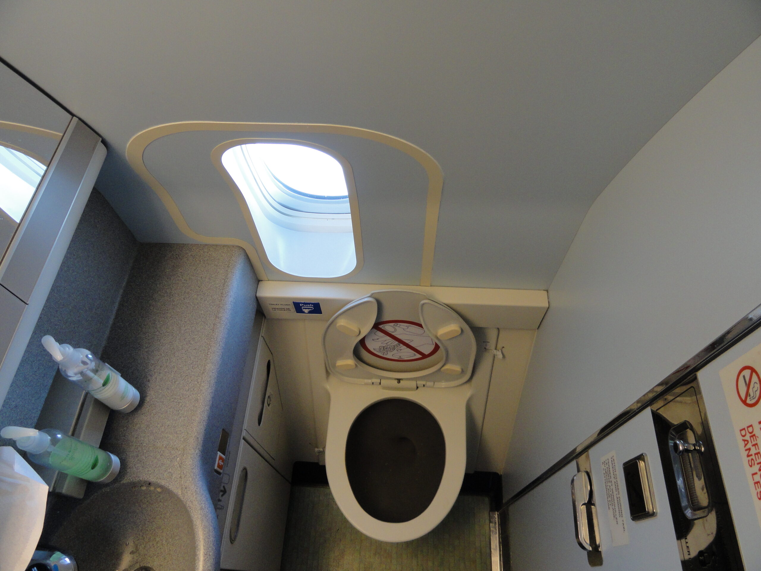 First_class_Lavatory_with_Window.jpg