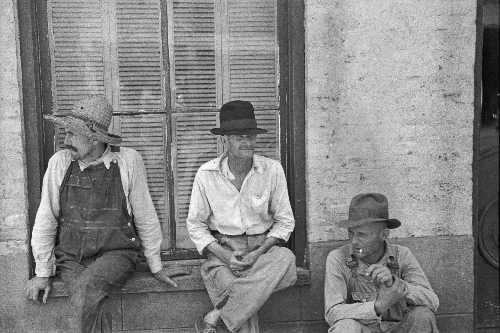 Frank_Tengle_Bud_Fields_and_Floyd_Burroughs_cotton_sharecroppers_Hale_County_Alabama1.jpg