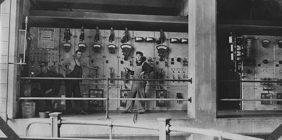 Georgetown_Power_Station_workers_1909.jpg