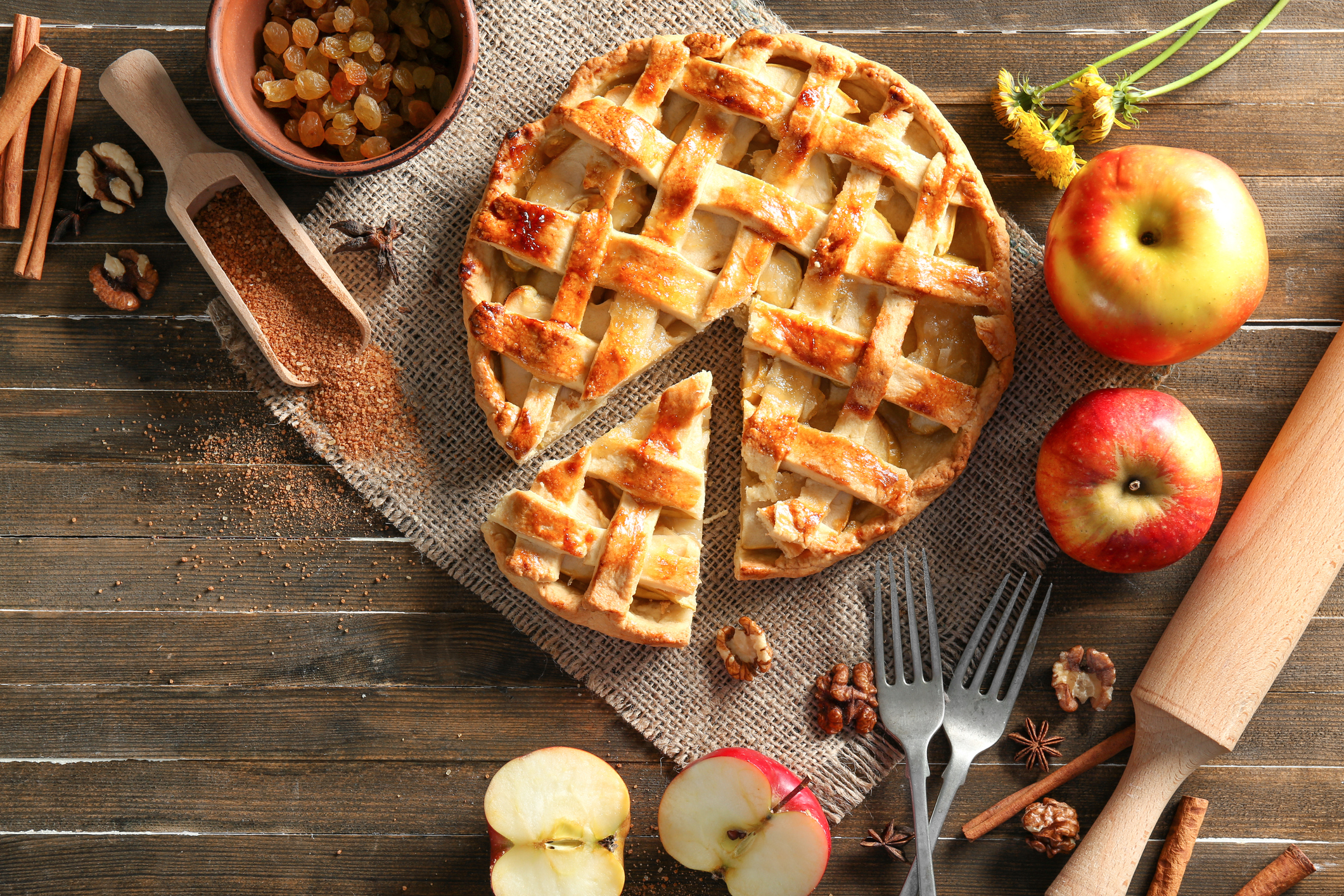 Composition with tasty apple pie on table