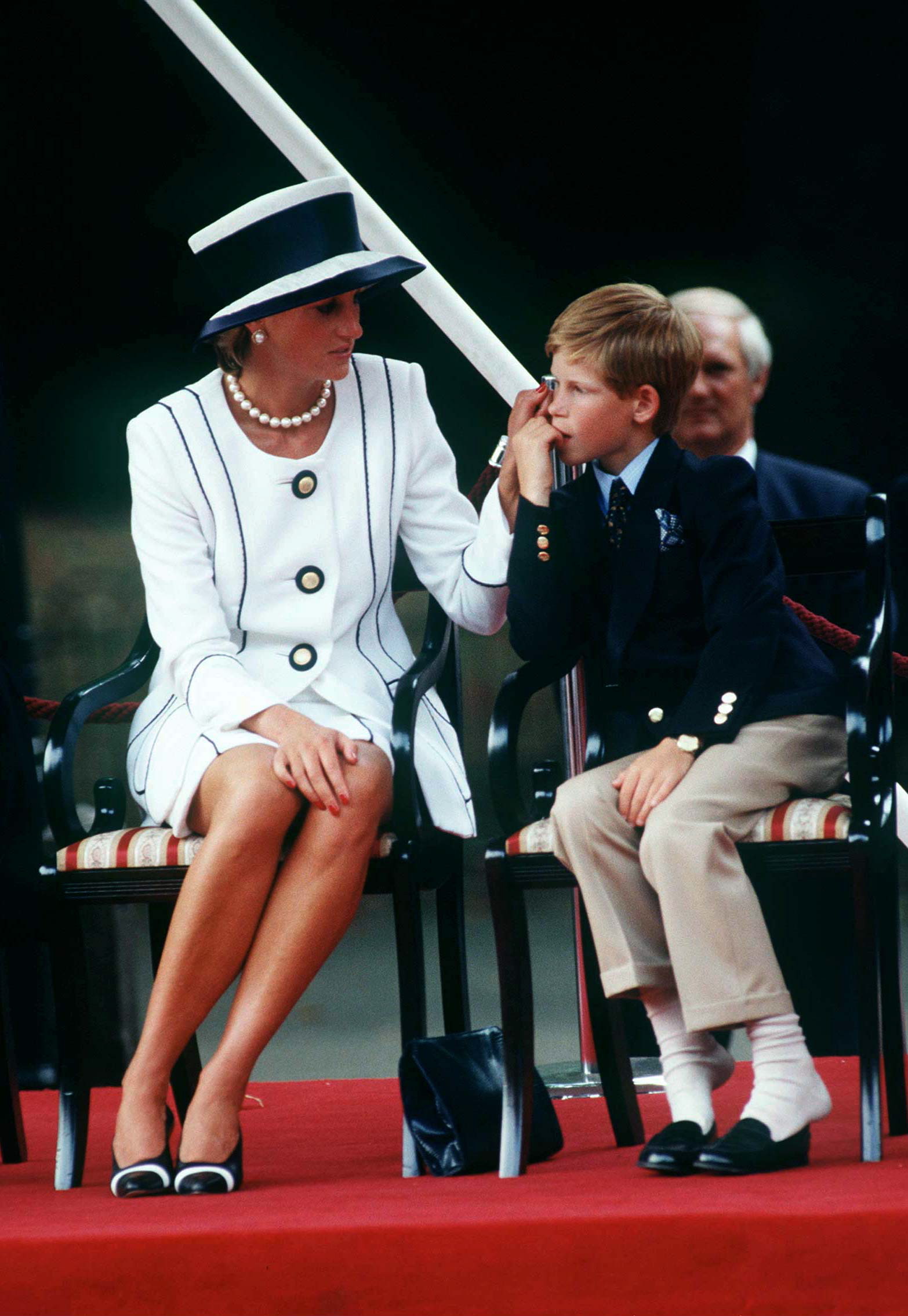 Diana And Harry Vj Day