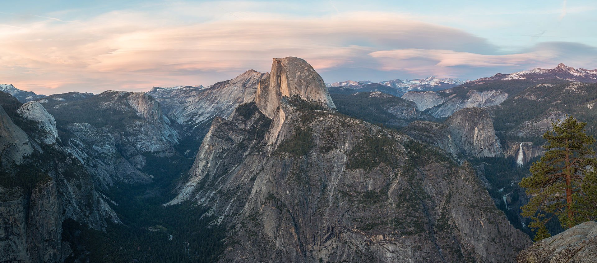 Glacier_Point_at_Sunset_Yosemite_NP_CA_US_-_Diliff.jpg