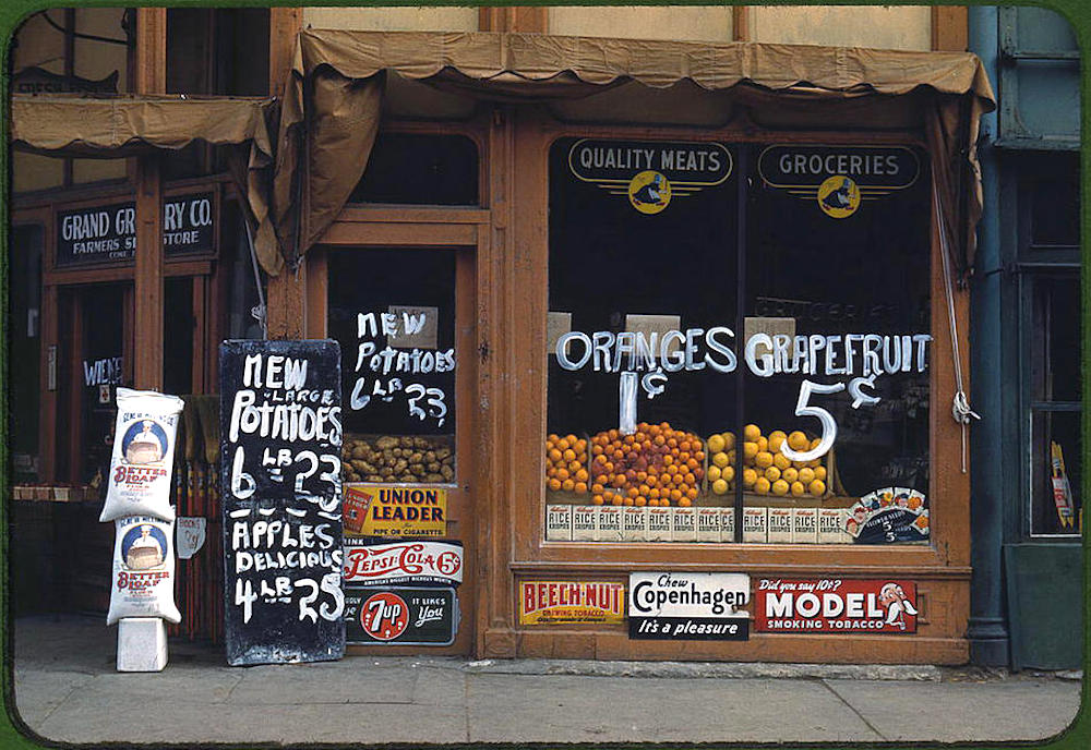 Grocery-Store-in-Lincoln-Nebraska-1942.jpg