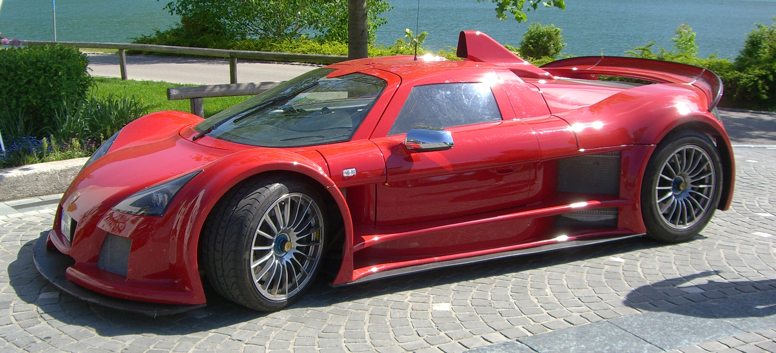 Gumpert-ApolloWikipedia.jpg