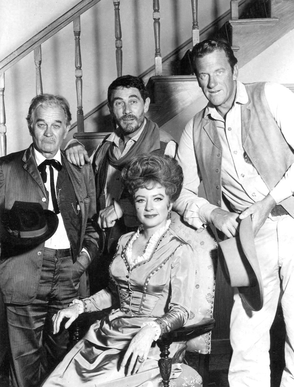 Gunsmoke_main_cast_1967.jpg