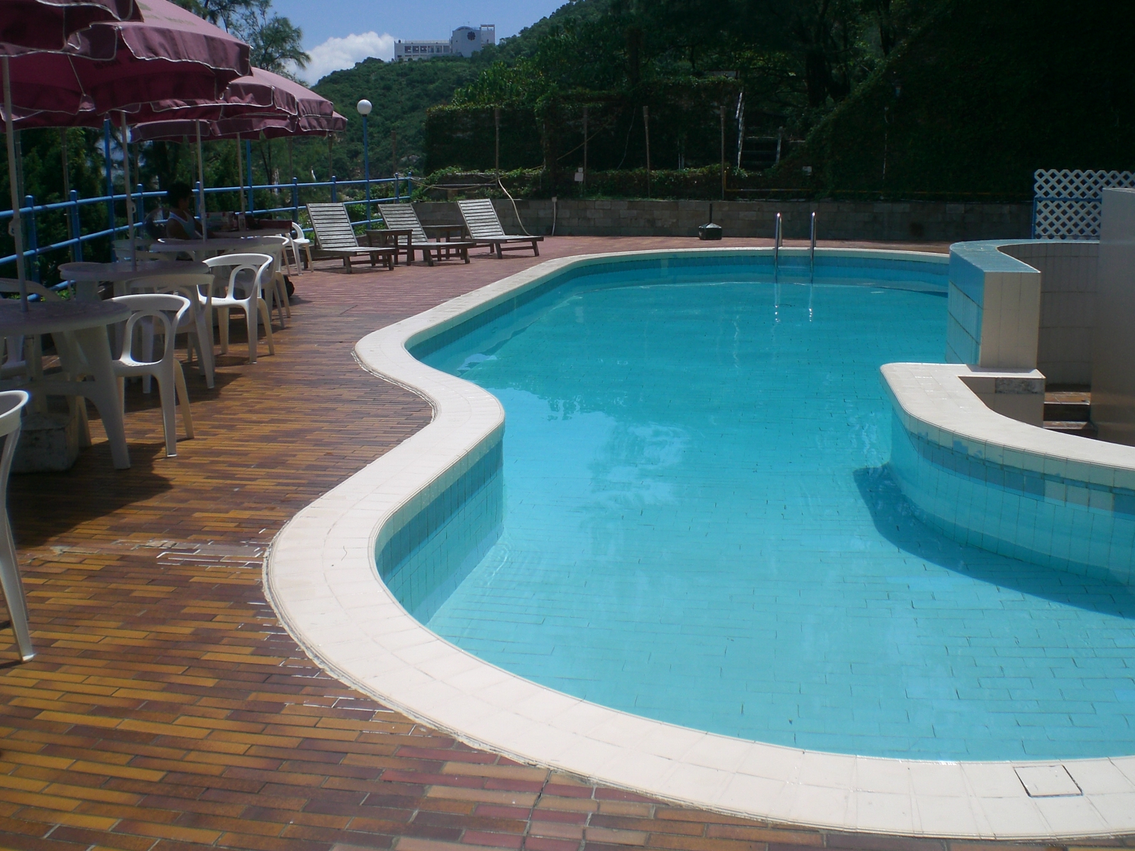 HK_Cheung_Chau_Warwick_Hotel_Swimming_Pool_2.jpg