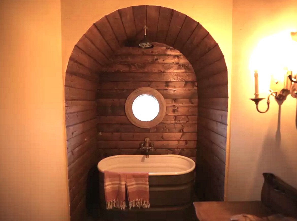 HOBBIT-8.jpg