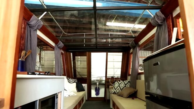 HPTN HOUSEBOAT